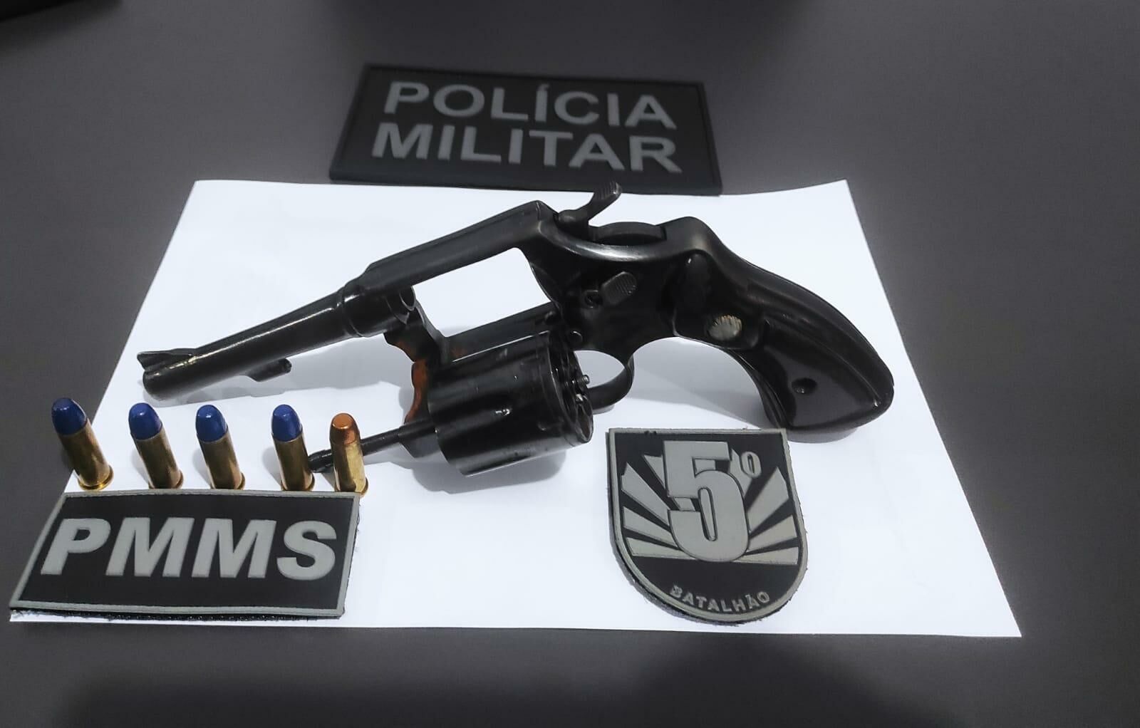 Imagem de compartilhamento para o artigo PM prende homens por porte ilegal de arma e associação criminosa em Sonora da MS Todo dia